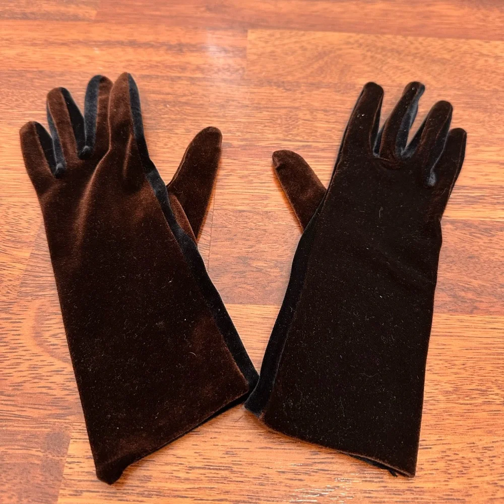 Elegant two tones Black and Brown Velvet Gloves